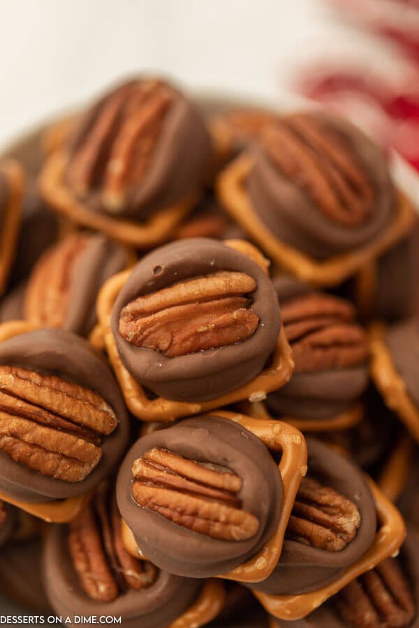 Rolo pretzel turtles Easy rolo pretzel turtles recipe only 3