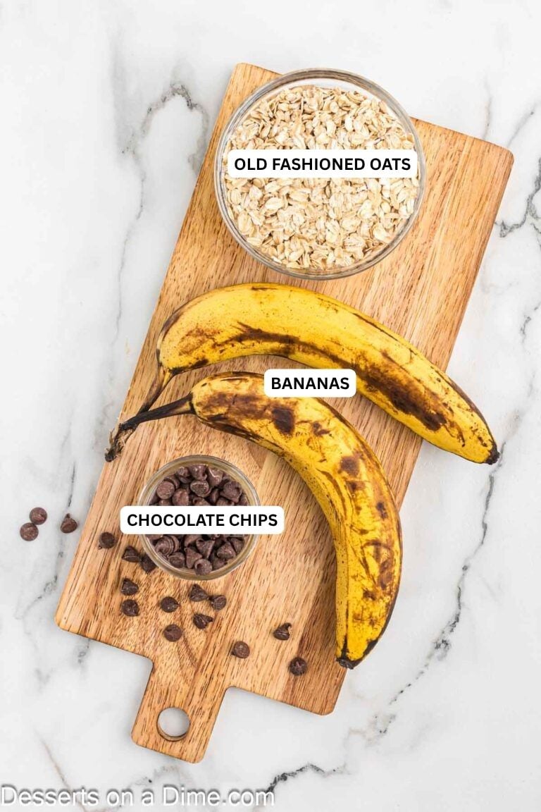 Ingredients for recipe: oatmeal, bananas and chocolate chips. 