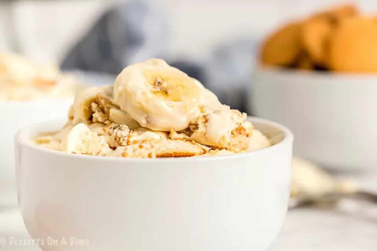 Close up image of banana pudding in a white bowl.