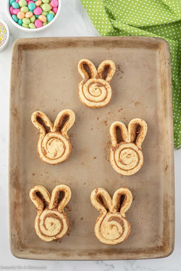 Bunny Cinnamon Rolls - Desserts on a Dime