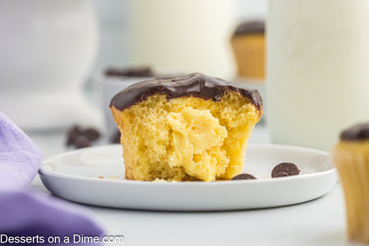Chocolate Eclair Cupcakes The Best Eclair Cupcakes