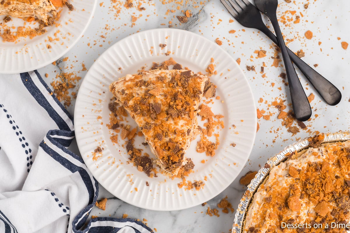 Slice of Butterfinger pie on a plate. 