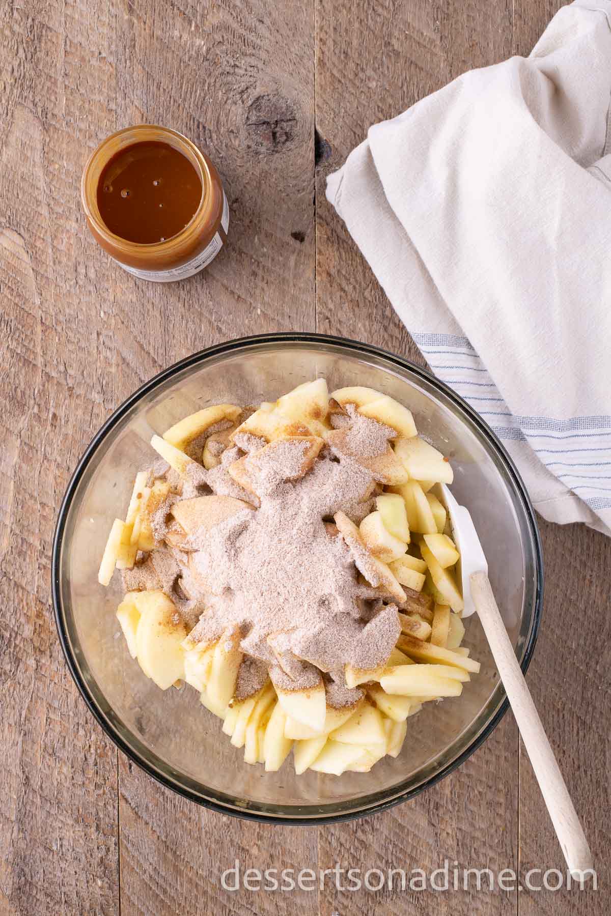 Bowl of sliced apples.