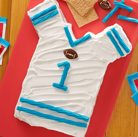 Jersey cake decorated in white and blue.