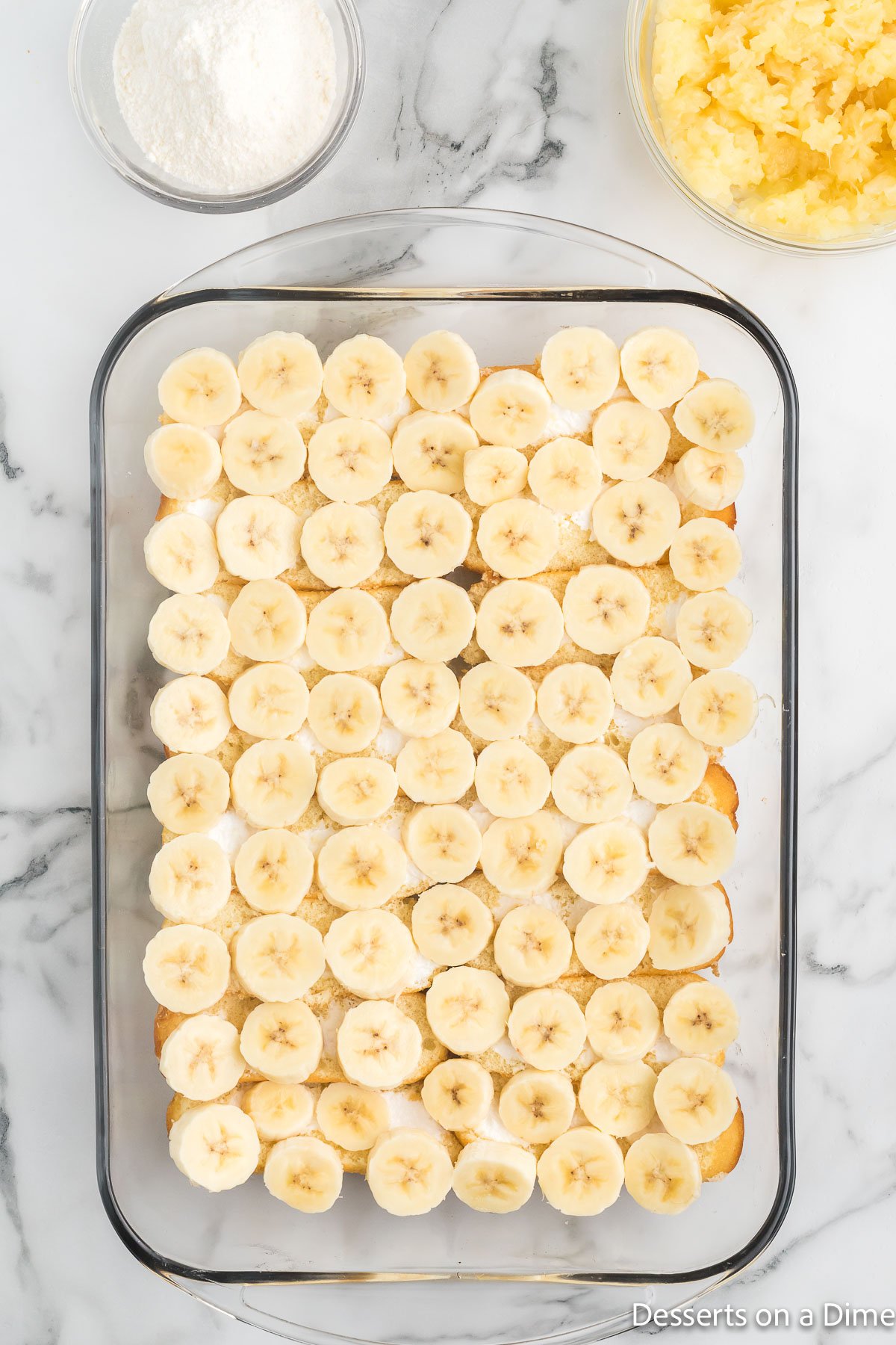 Bananas on top of twinkies.