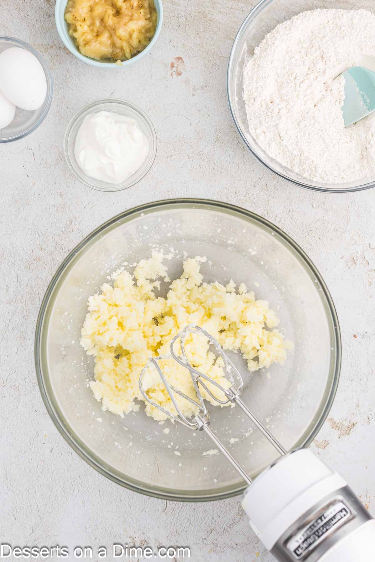 Butter and sugar beat together in a bowl. 