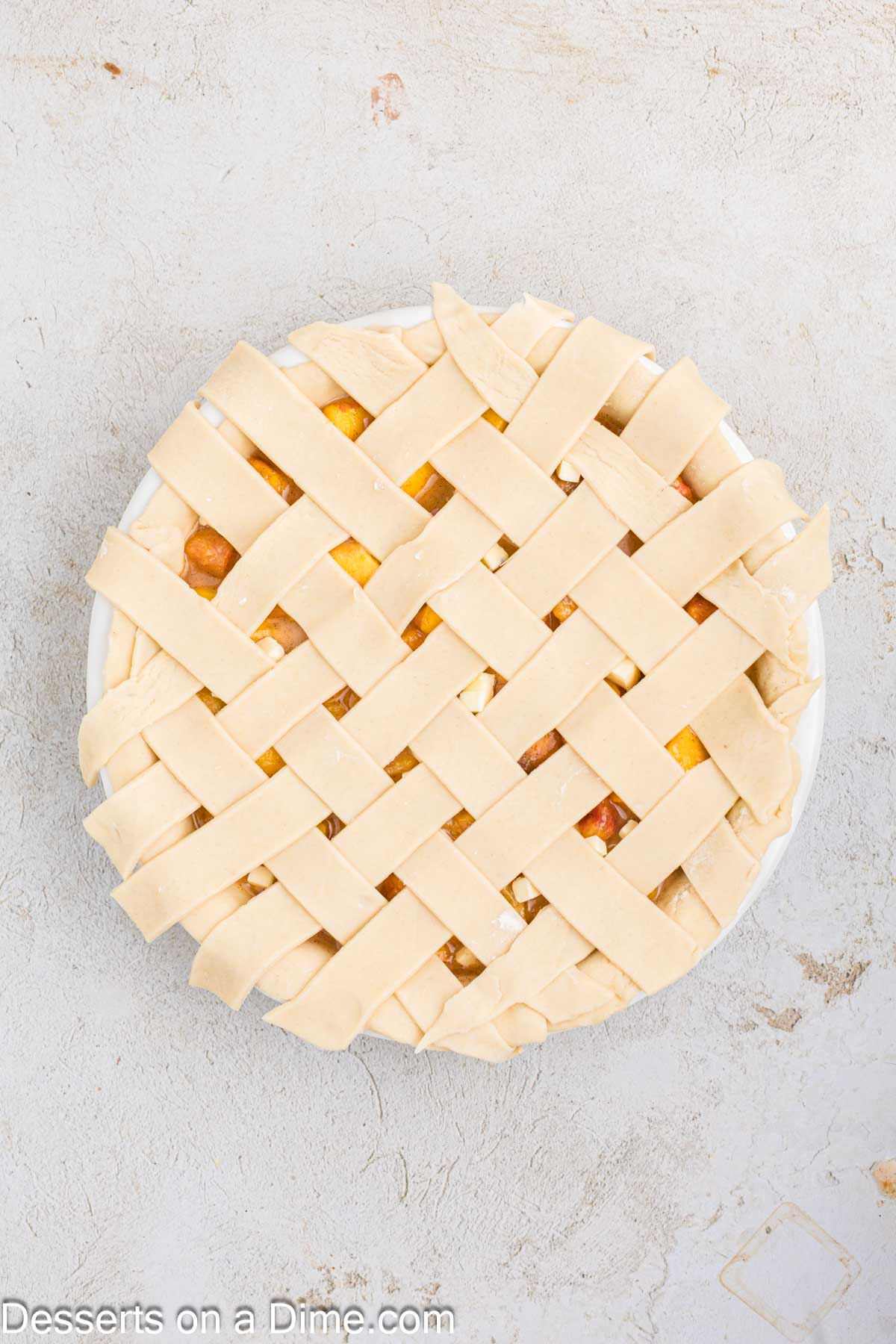 Lattic arranged on pie crust.