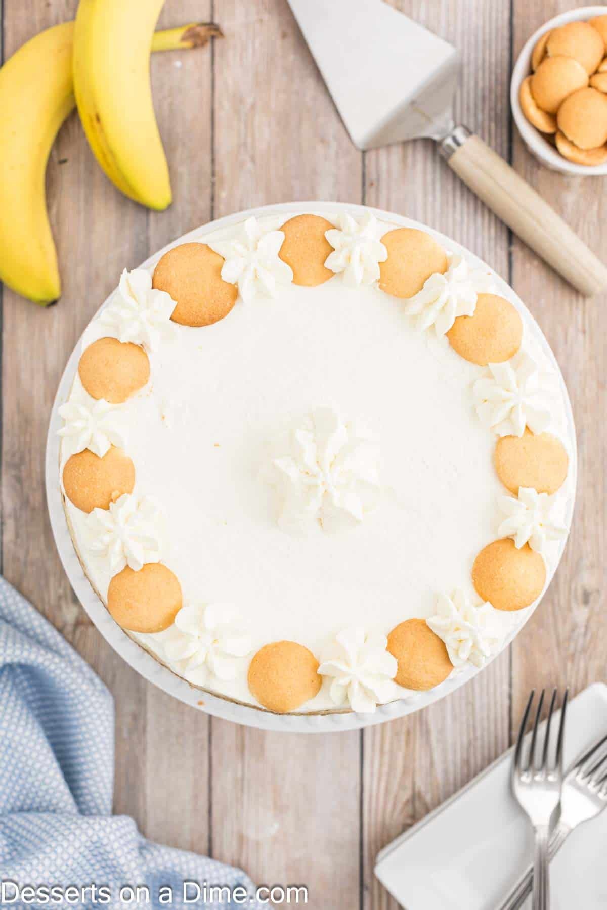 Cheesecake garnished with topping.