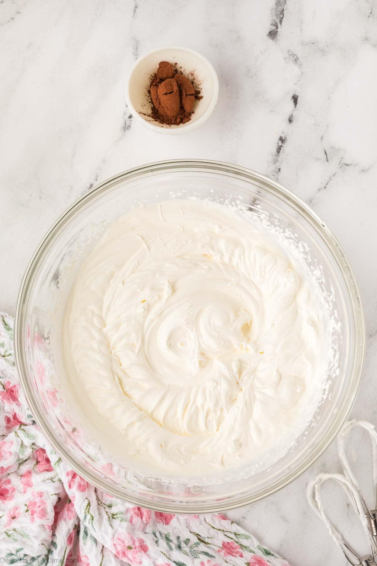 Heavy cream and powdered sugar beat together.